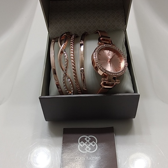 Final$ Rose gold Watch and 4 varying bracelets nwt - Picture 2 of 2